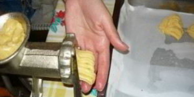 печенье хризантема через мясорубку