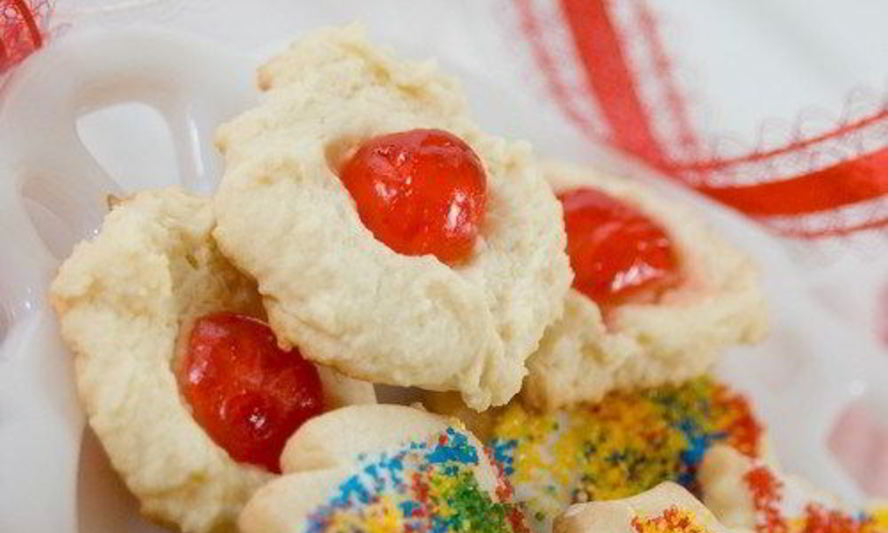 Рецепт печенья с вишней и сахарной пудрой