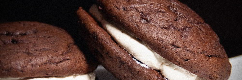 Печенье шоколадное с ванильной прослойкой