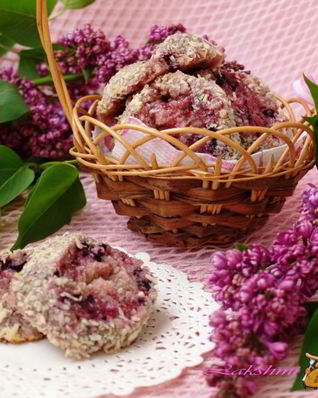 Песочное печенье с черной смородиной