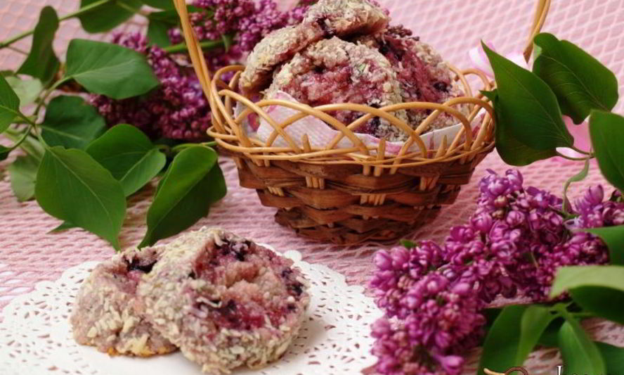 Рецепт песочного печенья с черной смородиной