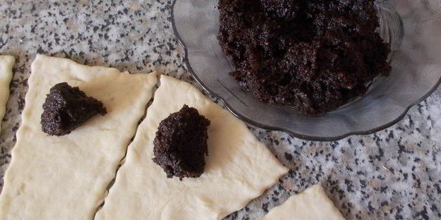 рогалики из сметанного теста с апельсиновой маковой начинкой