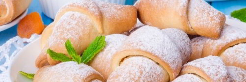 Рогалики с сухофруктами и орехами