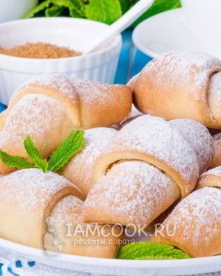 Рогалики с сухофруктами и орехами