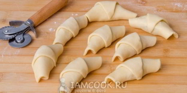 рогалики с сухофруктами и орехами