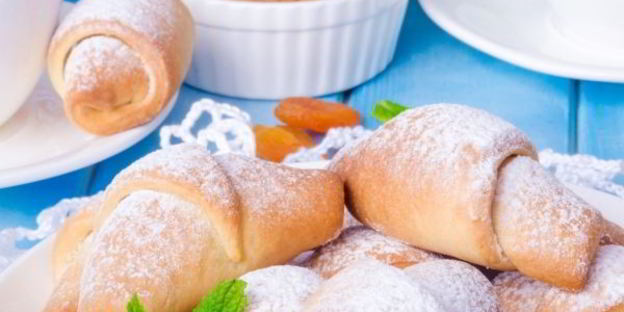 рогалики с сухофруктами и орехами