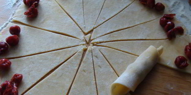 рогалики с вишней