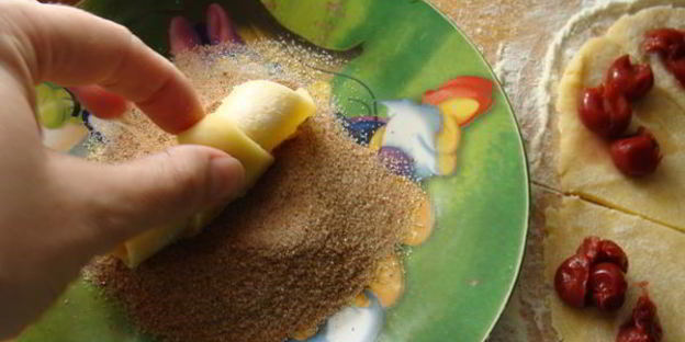 рогалики с вишней