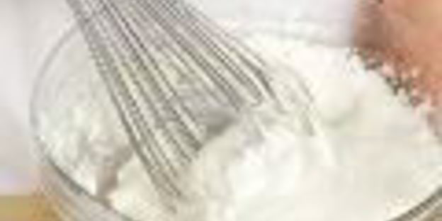 семифредо из рикотты с малиной и миндальным печеньем