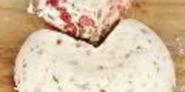 семифредо из рикотты с малиной и миндальным печеньем