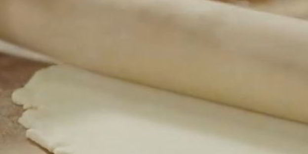 творожные рогалики с орехами и изюмом