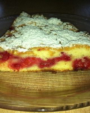 Бисквитный пирог с вишнями