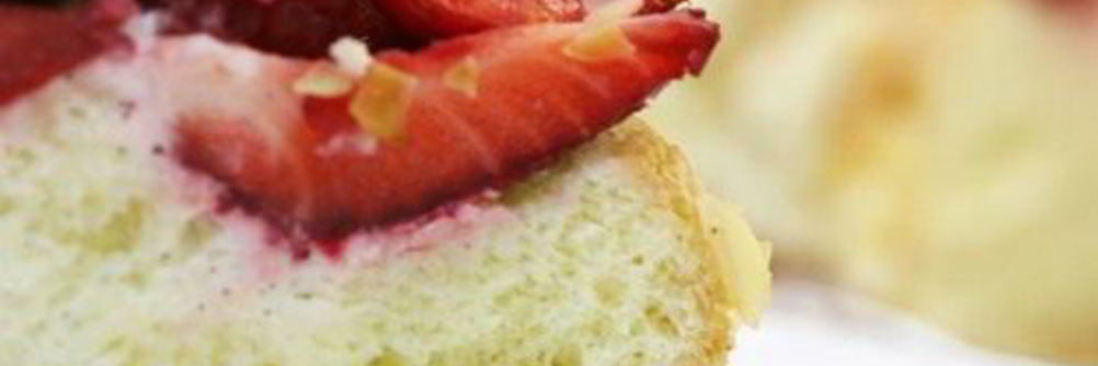 Бисквитный пирог с ягодами