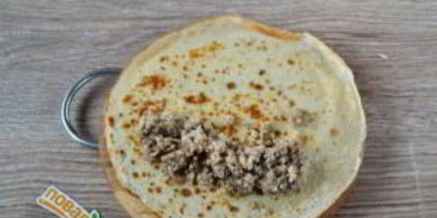 блинный пирог с курицей и грибами