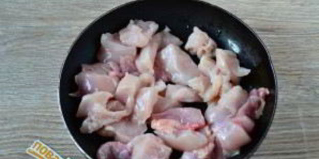 блинный пирог с курицей и грибами