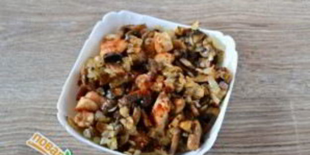 блинный пирог с курицей и грибами