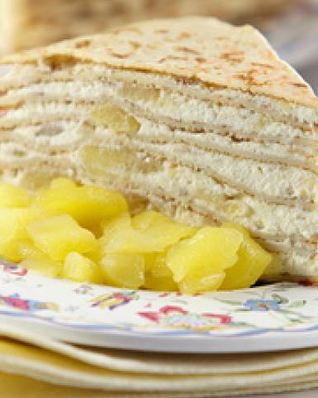 Блинный слоеный пирог с яблоками и творогом