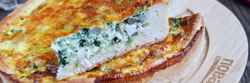 Быстрый куриный пирог со шпинатом и грибами