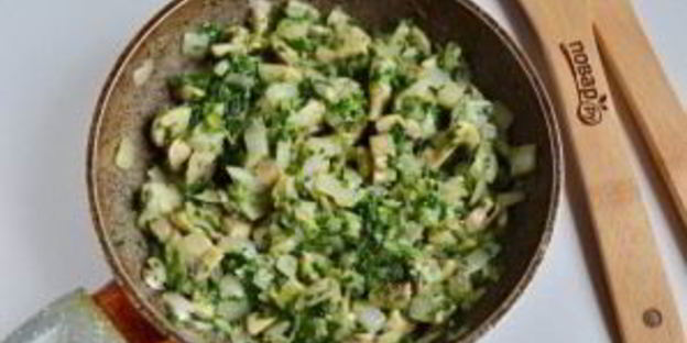 быстрый куриный пирог со шпинатом и грибами