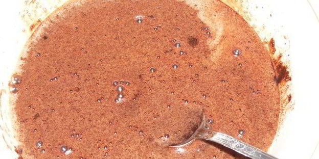 черно-белый пирог с брусничной прослойкой