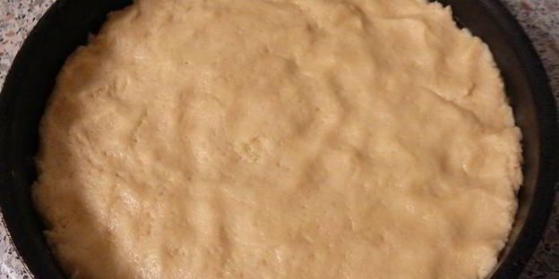 фруктово-ореховый пирог в снежной шапке