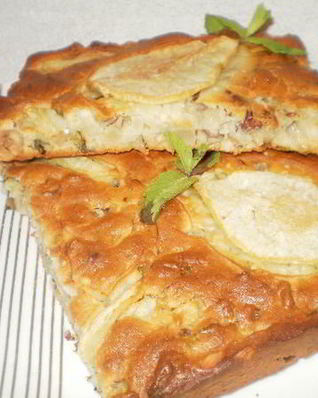 Грушевый пирог с мятой и фундуком