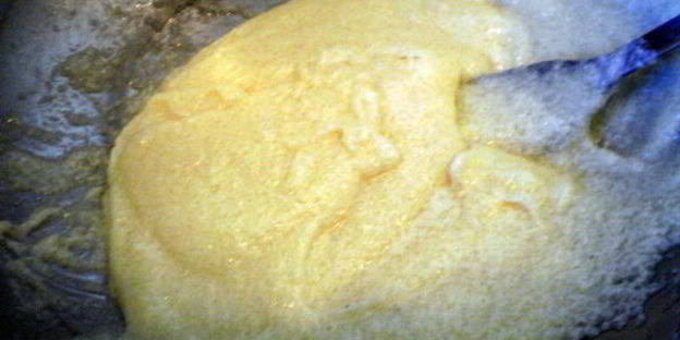 грушевый пирог с мятой и фундуком