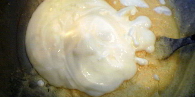 грушевый пирог с мятой и фундуком