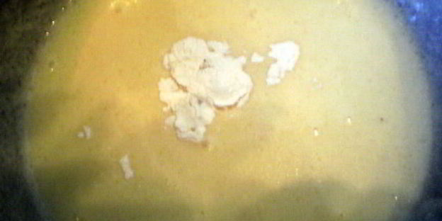 грушевый пирог с мятой и фундуком