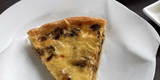 киш с белыми грибами