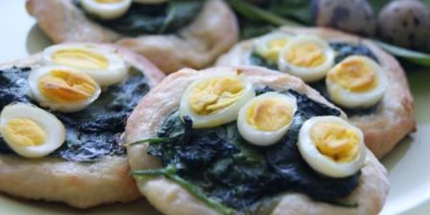 мини-пироги из творожного теста со шпинатом