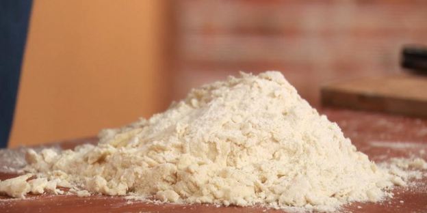 открытый пирог с луком-пореем