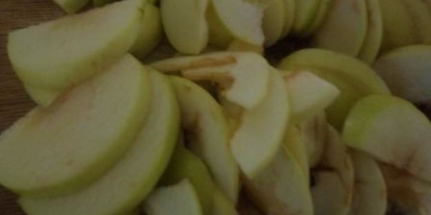 открытый яблочный пирог