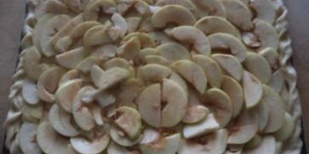 открытый яблочный пирог