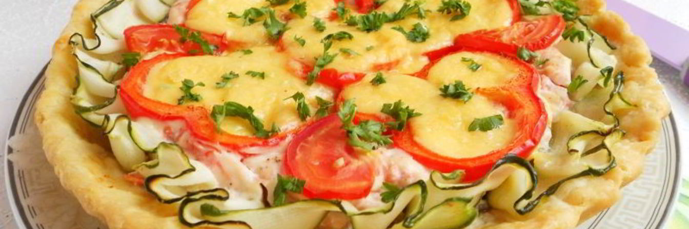 Пирог из песочного теста с курицей и овощами