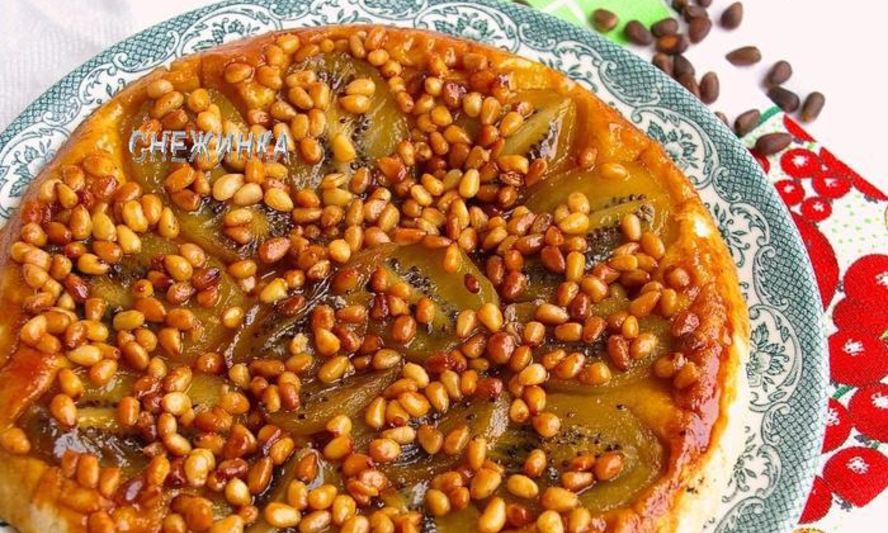 Рецепт пирога-перевертыша с киви и кедровыми орешками