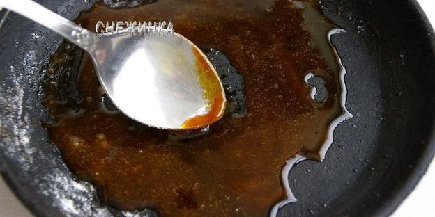 пирог-перевертыш с киви и кедровыми орешками