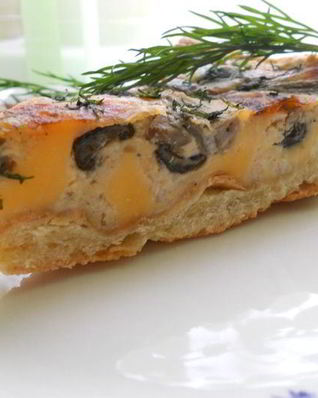 Пирог с грибами и сыром