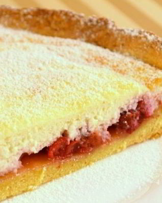 Пирог с творогом и вишней