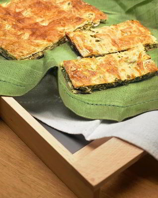 Пирог со шпинатом и зеленым луком