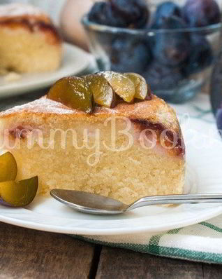 Пирог со сливами в мультиварке