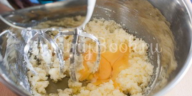 пирог со сливами в мультиварке