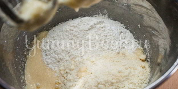 пирог со сливами в мультиварке