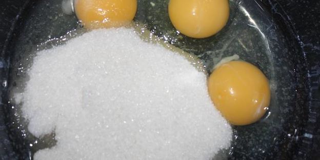 шоколадный пирог с творожным сыром