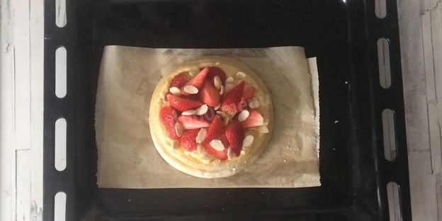 слоеный пирог с клубникой