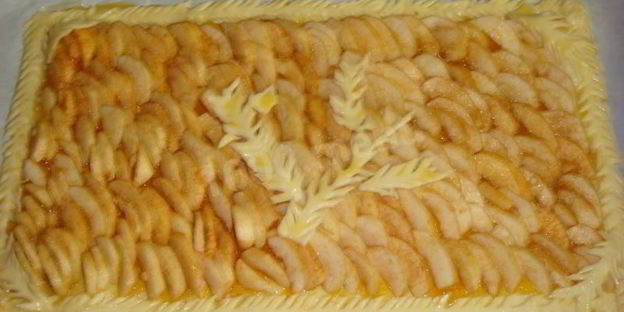 слоеный пирог с яблоками к чаю