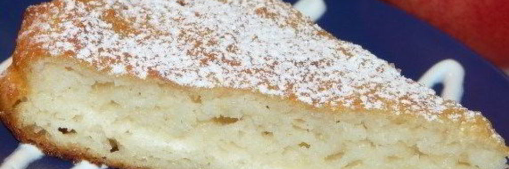 Сочный манно-яблочный пирог