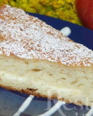 Сочный манно-яблочный пирог