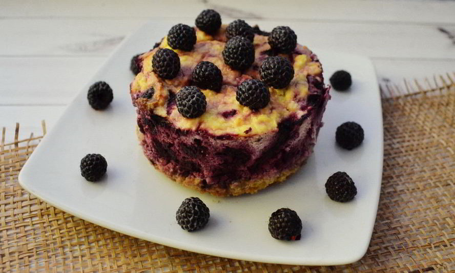 Рецепт творожного пирога с черной малиной