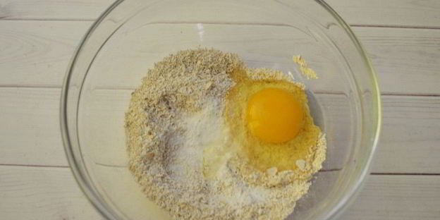 творожный пирог с черной малиной